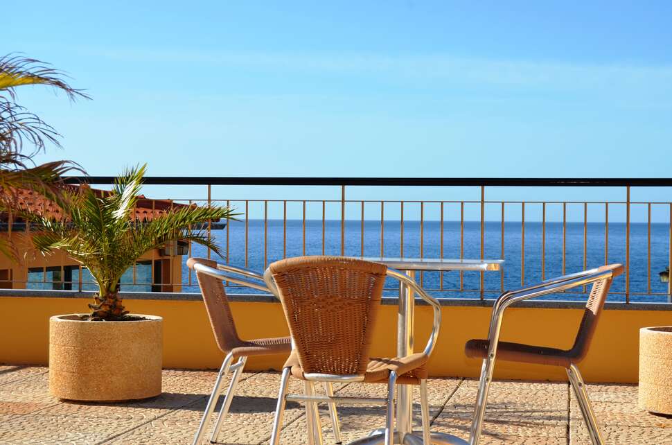 Een foto van het terras bij Cais da Oliveira