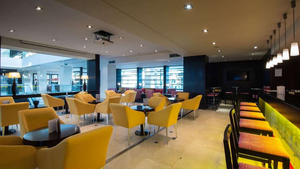 Een foto van het interieur van Azoris Royal Garden Hotel