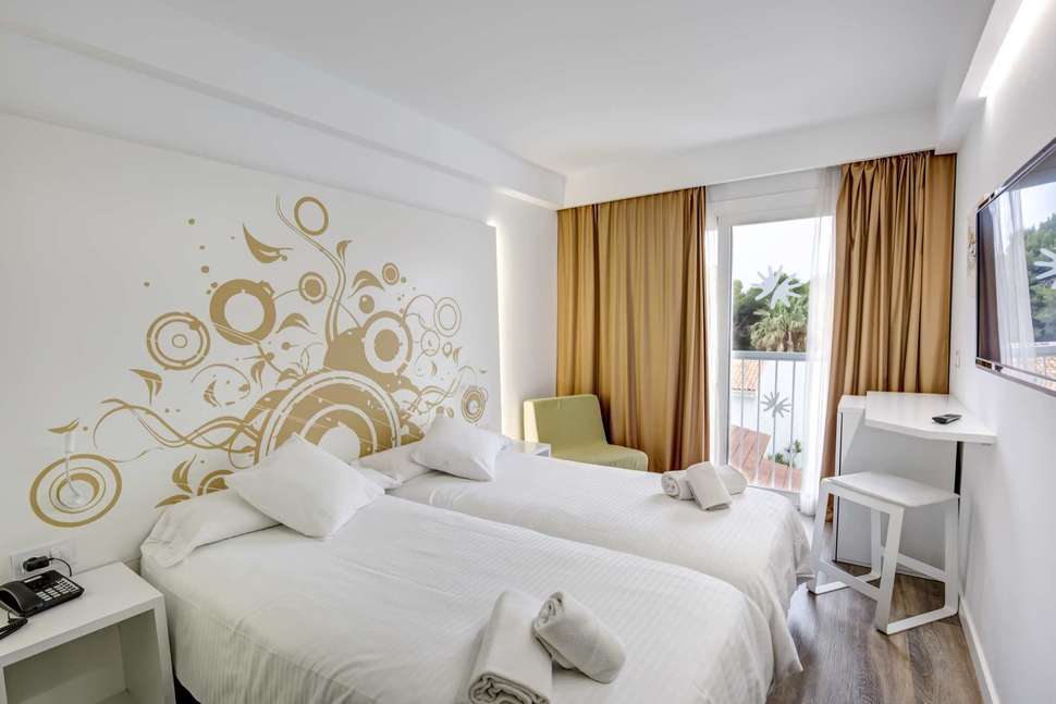 Een foto van R2 Bahia Cala Ratjada Design Hotel