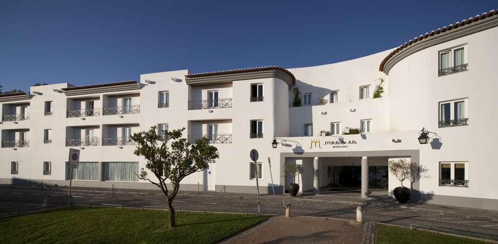 Ein Foto von der Außenansicht des M'AR De AR Muralhas Hotel