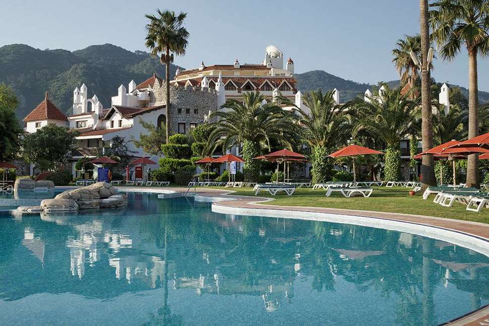 Een foto van het zwembad bij Marti Resort