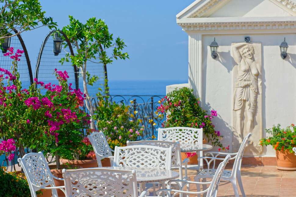 Een foto van het terras bij Antique Roman Palace Museum Hotel