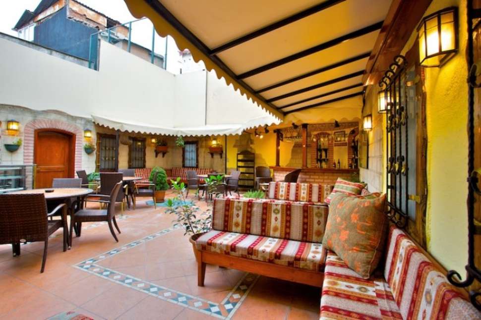 Ein Foto von der Terrasse im Amber Hotel Istanbul