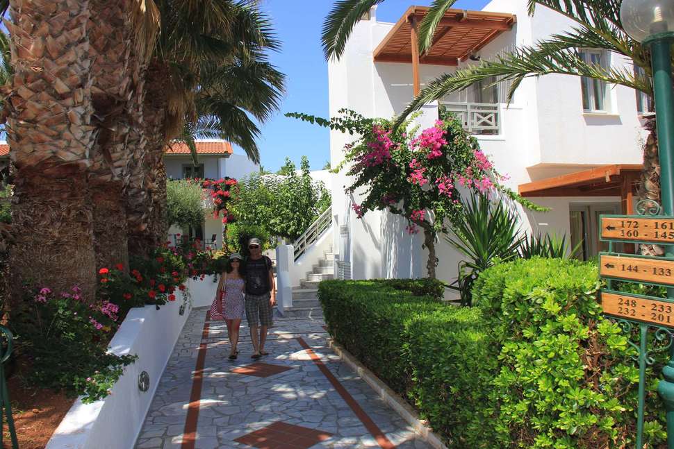 Een foto van de buitenkant van Annabelle Beach Resort