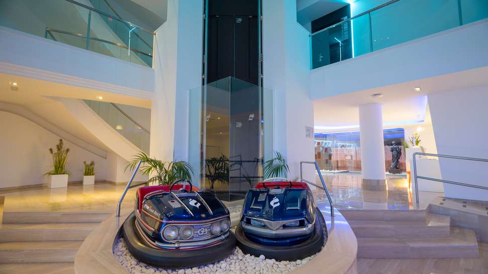 Een foto van het interieur van THB Ocean Beach
