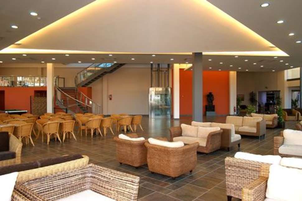 Een foto van het interieur van Aparthotel Xon's Playa