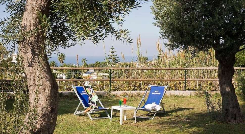 Een foto van het terras bij Park Hotel Terme Mediterraneo