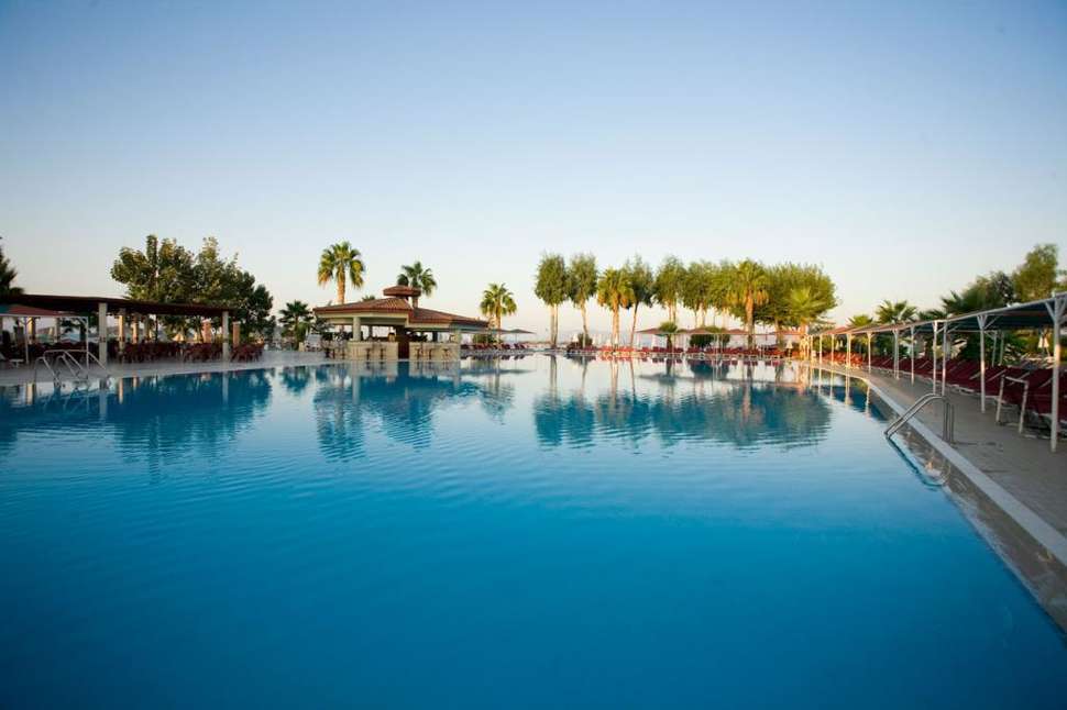 Een foto van het zwembad bij Club Tuana Fethiye
