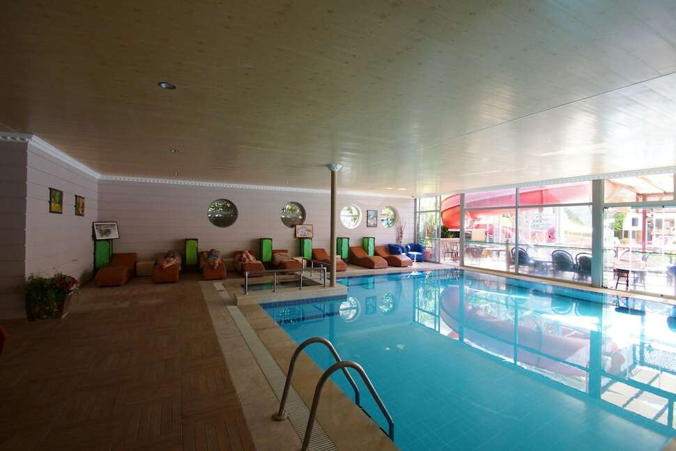 Een foto van het zwembad bij Grand Viking Hotel