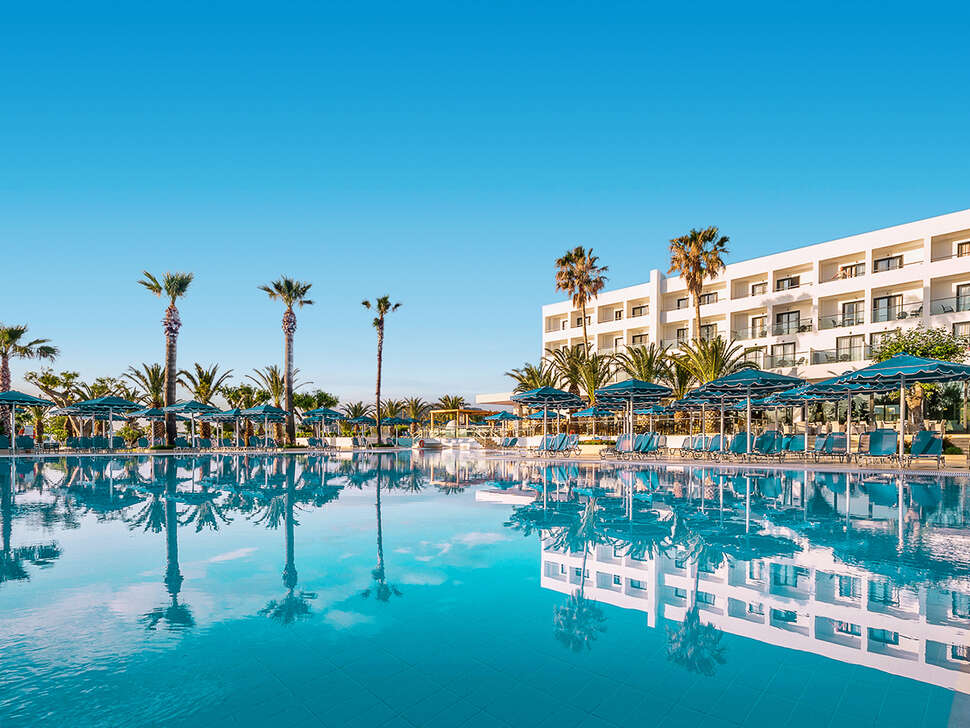 Ein Foto vom Pool im Mitsis Faliraki Beach Hotel & Spa