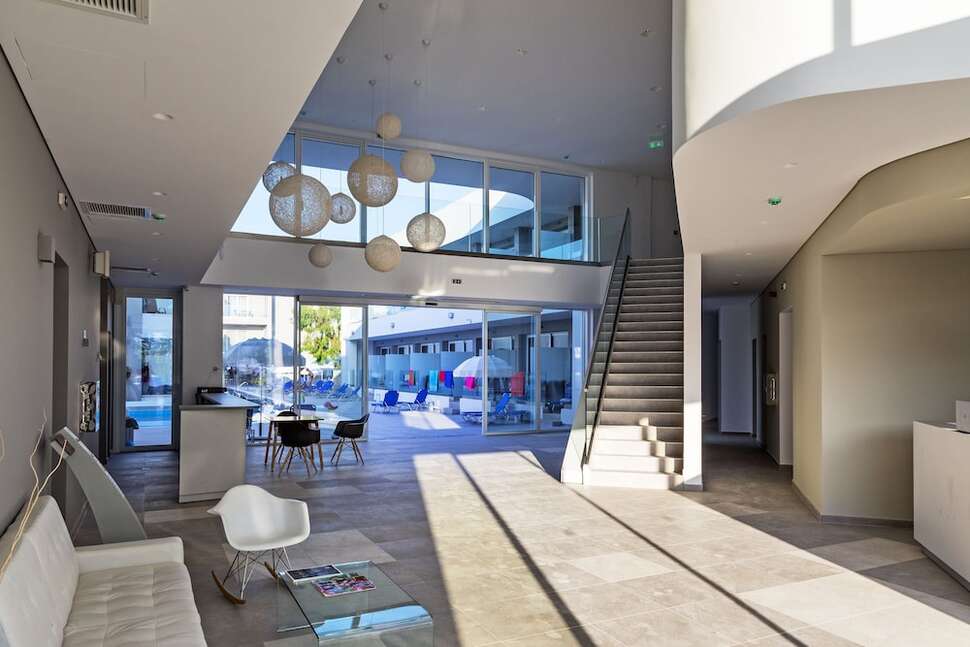 Ein Foto vom Innenbereich im White Olive Premium Hotel