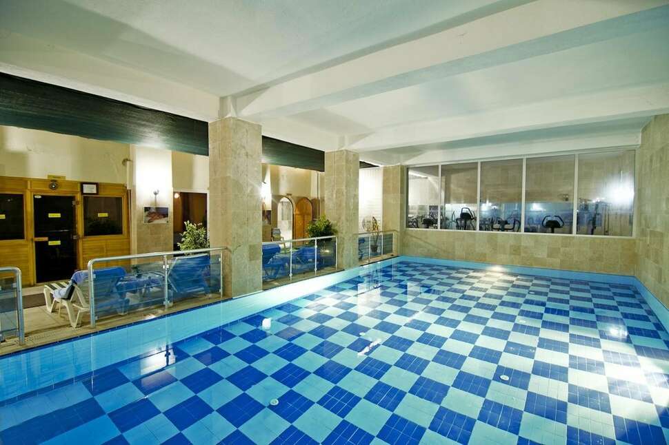 Een foto van het zwembad bij Hotel Arora