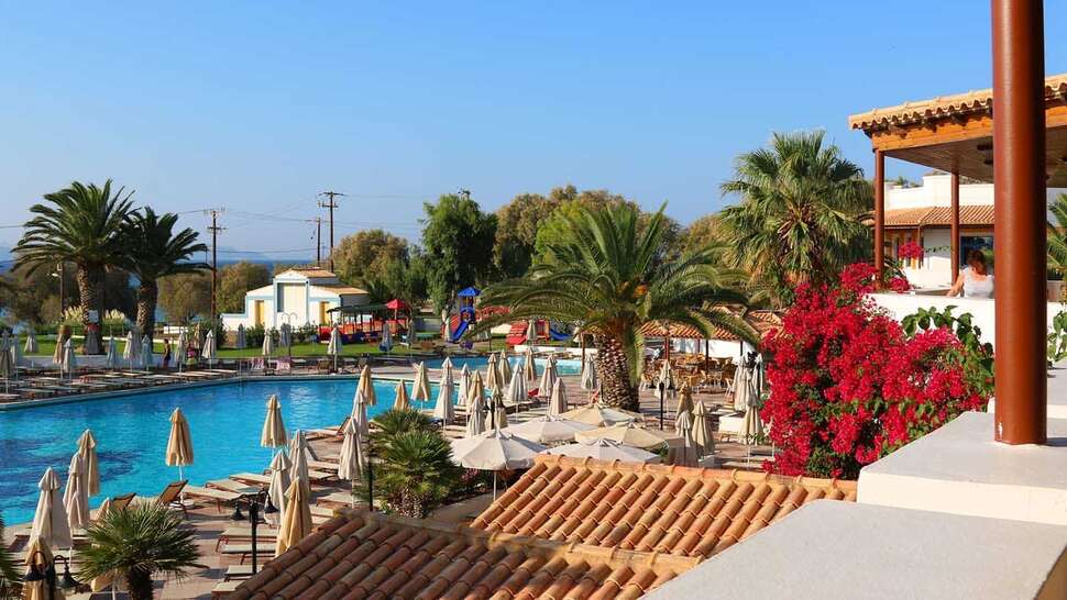 Een foto van het zwembad bij Lagas Aegean Village