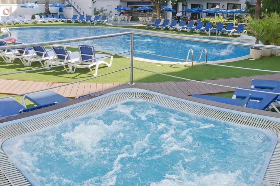 Ein Foto vom Pool im GHT Balmes Hotel Aparthotel & Splash