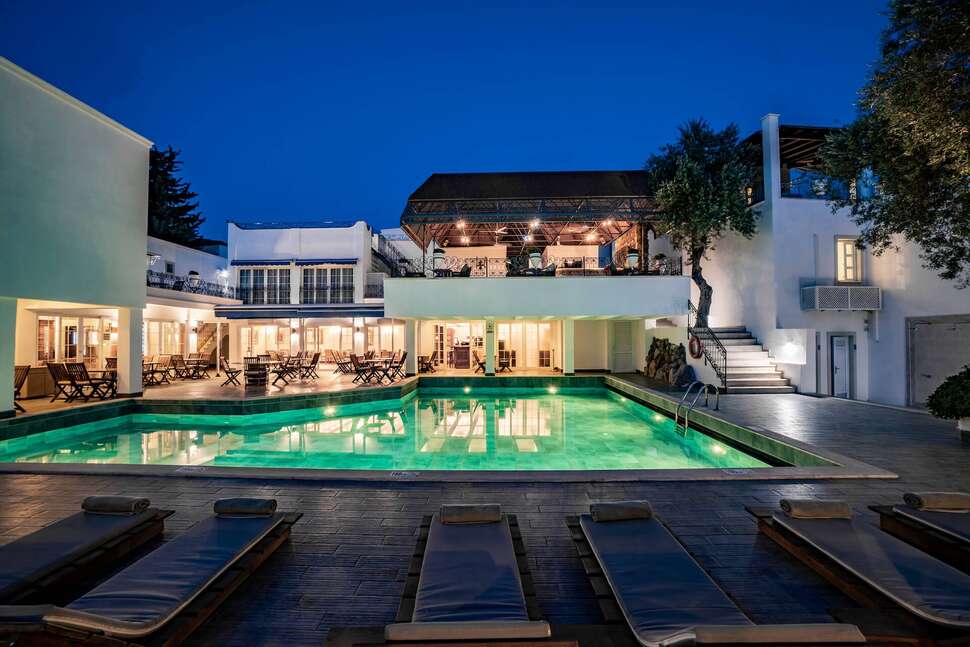 Een foto van het zwembad bij Manzara Boutique Hotel