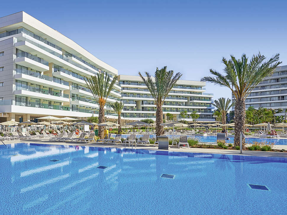 Een foto van het zwembad bij Hipotels Gran Playa de Palma