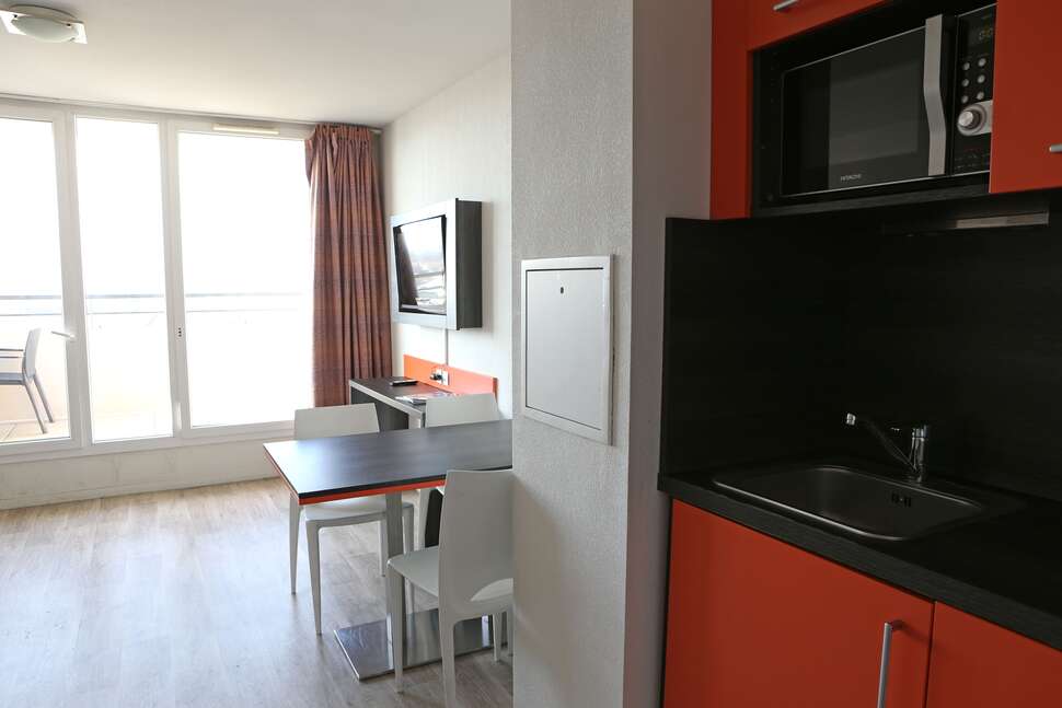 Ein Foto Adonis Paris Sud