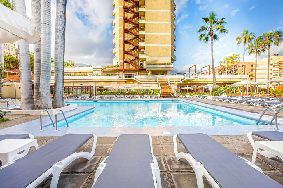 Een foto van het zwembad bij Be Live Tenerife