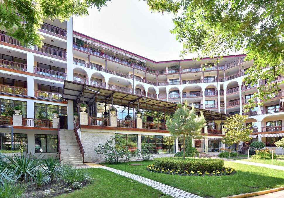 Een foto van Estreya Palace & Residence