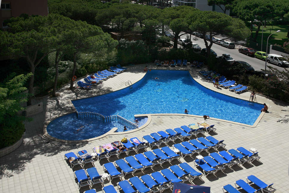 Een foto van het zwembad bij Hotel Blaumar