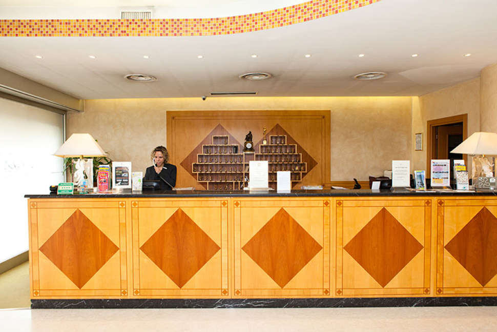 Een foto van het interieur van Hotel Nasco