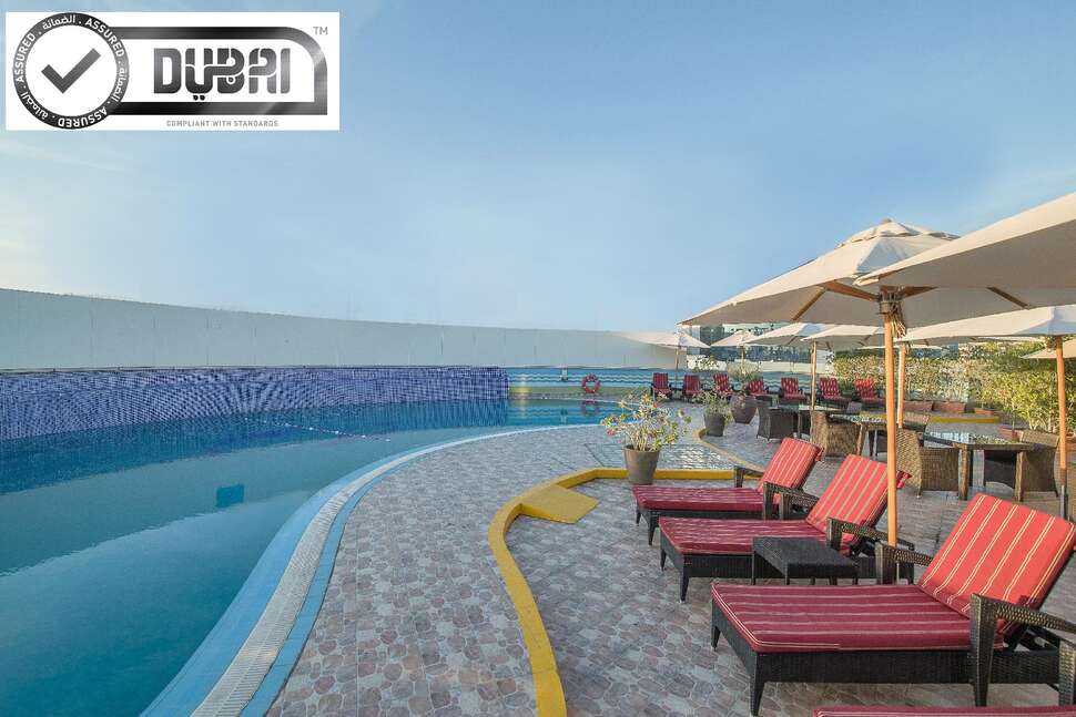 Een foto van het zwembad bij Holiday Inn Bur Dubai Embassy District