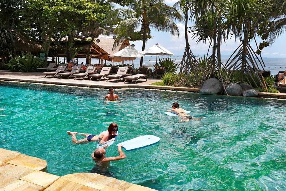 Een foto van het zwembad bij Novotel Bali Benoa