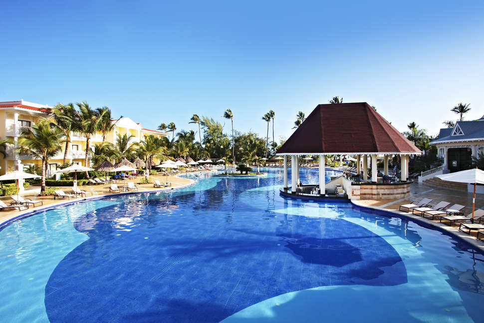 Een foto van het zwembad bij Luxury Bahia Principe Esmeralda