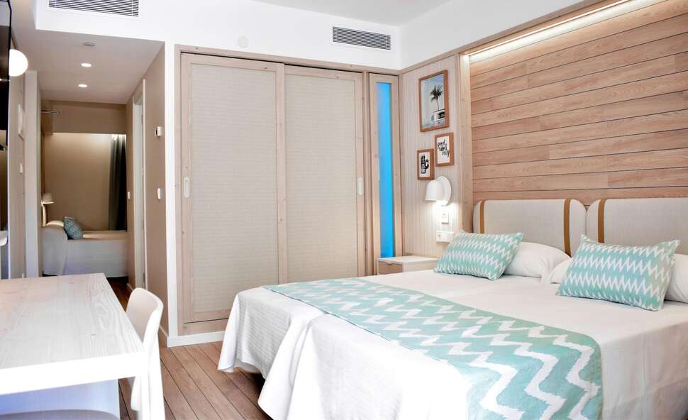 Een foto van Ambassador Playa II