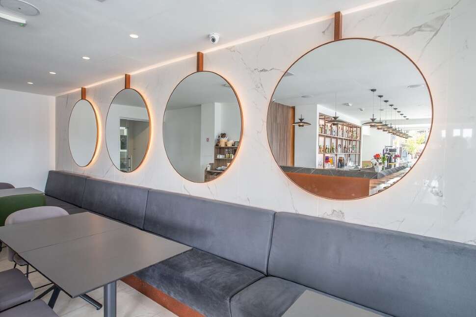 Een foto van het interieur van Anthea Aparthotel