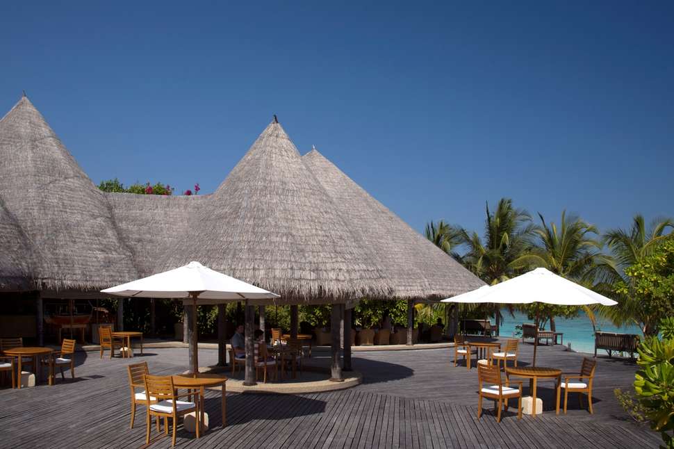 Een foto van het terras bij Coco Palm Dhuni Kolhu