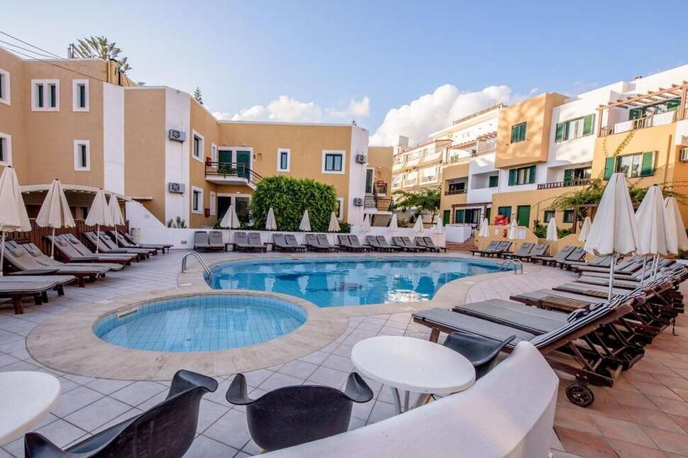 Een foto van het zwembad bij Porto Greco Village Beach Hotel