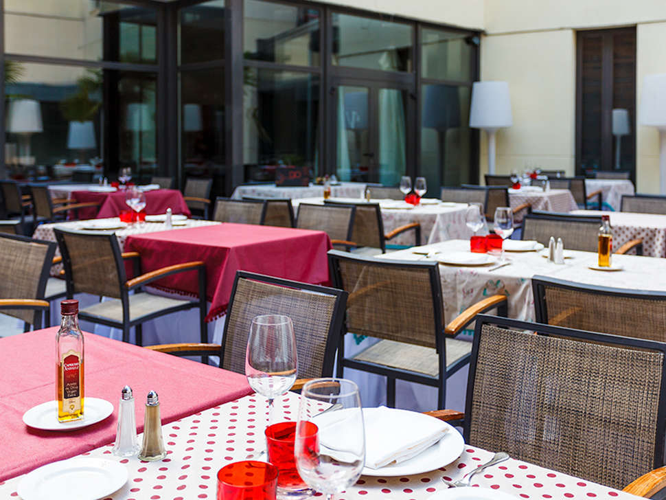 Een foto van het terras bij Vincci Soho