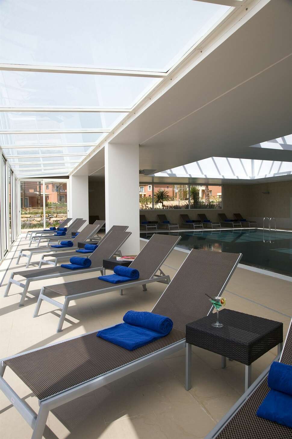 Een foto van het terras bij Monte Santo Resort