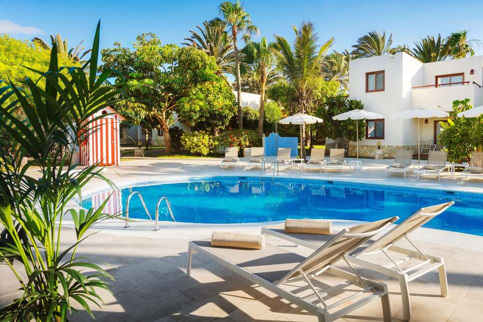Een foto van het zwembad bij Alua Suites Fuerteventura