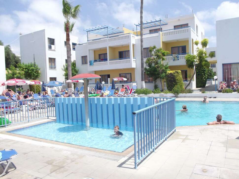 Ein Foto vom Pool im Kefalonitis Hotel Apartments