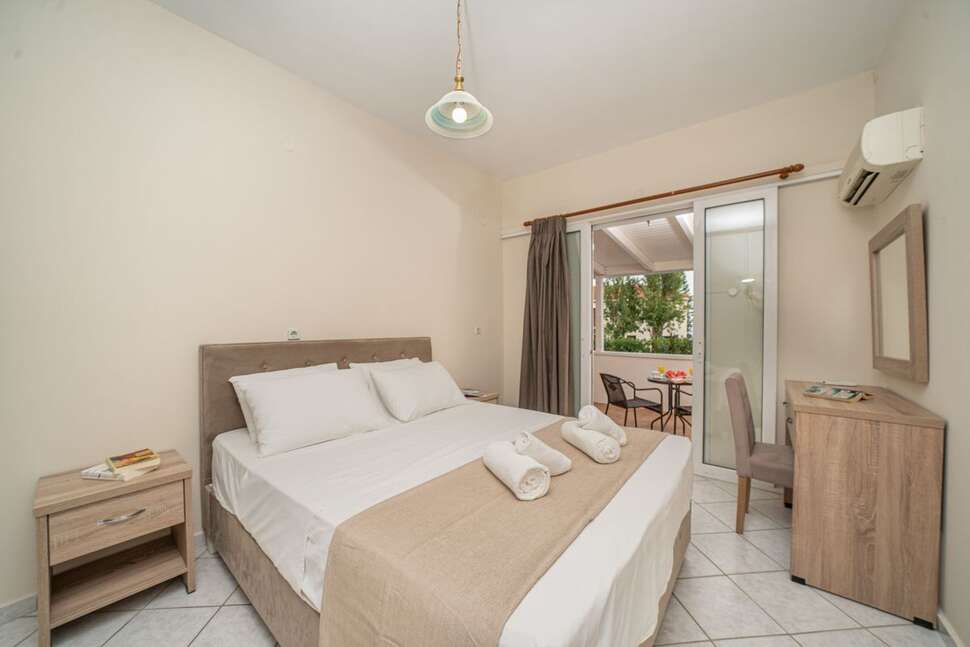Ein Foto Karavados Beach Hotel