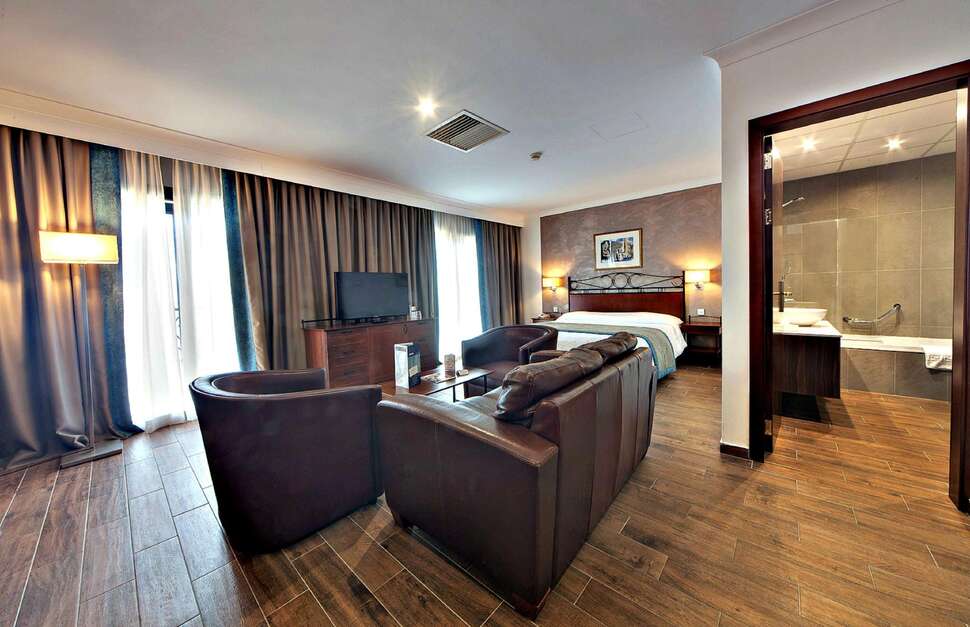 Ein Foto Golden Tulip Vivaldi Hotel