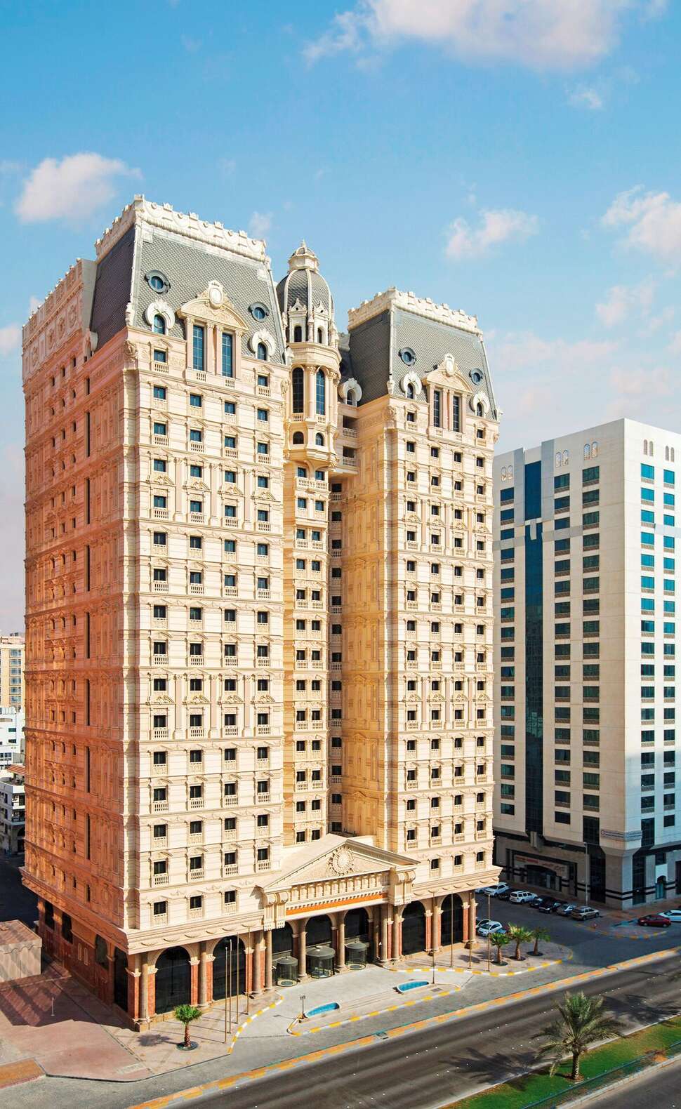 Ein Foto Royal Rose Abu Dhabi Curio Collection by Hilton