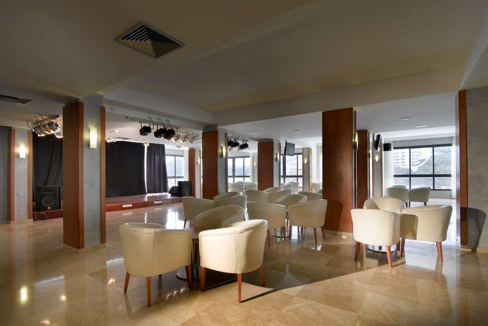 Ein Foto vom Innenbereich im Palladium Hotel Cala Llonga
