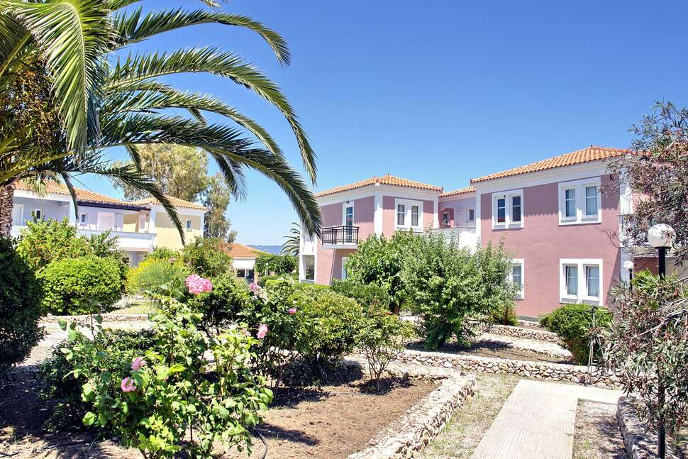 Een foto van de buitenkant van Panselinos Hotel