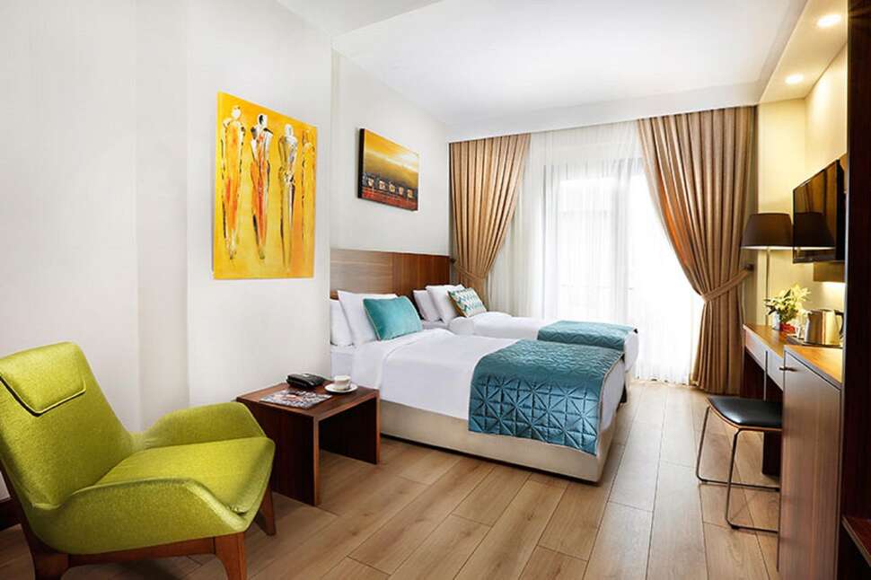 Een foto van The White Orient Hotel