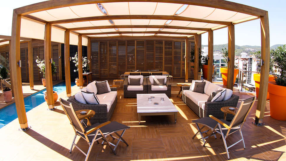 Een foto van het terras bij Hotel Elegance