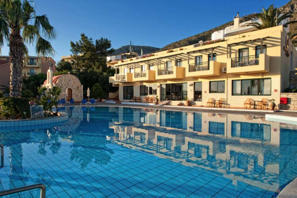 Een foto van het zwembad bij Asterias Village Resort