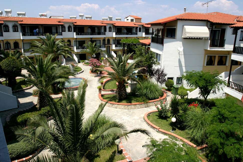 Een foto van de buitenkant van Ioli Village Hotel
