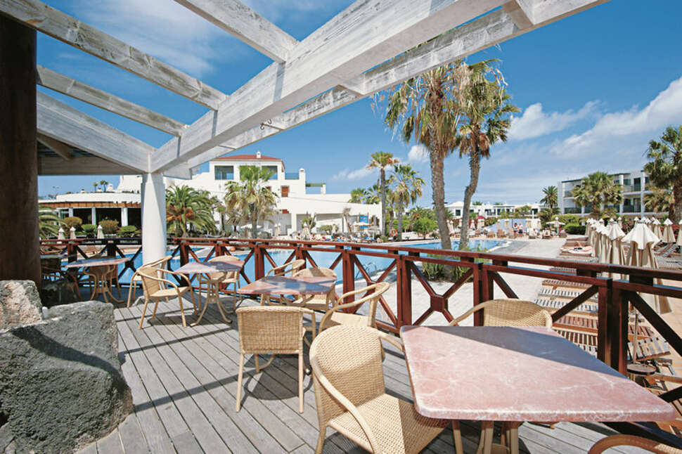 Een foto van het terras bij Las Marismas de Corralejo