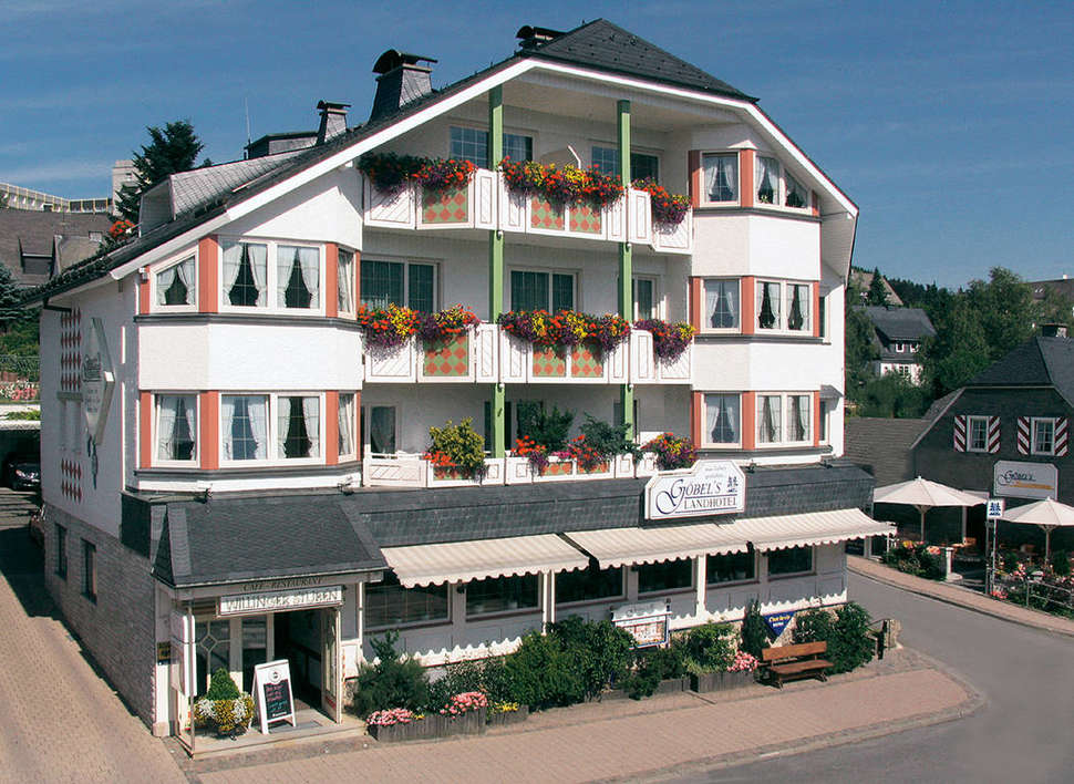 Een foto van de buitenkant van Göbel's Landhotel