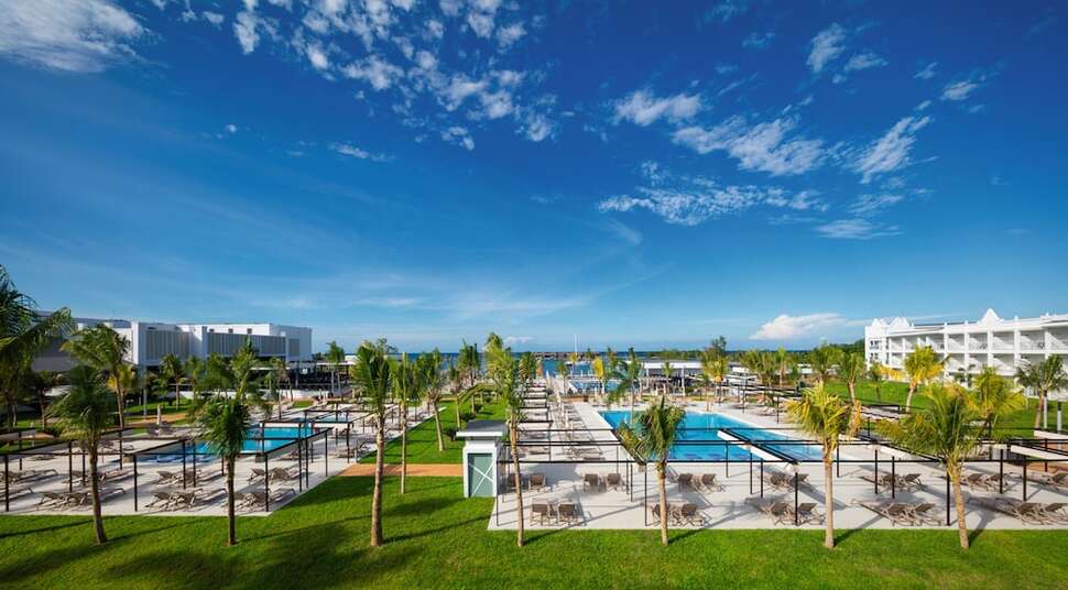 Een foto van het zwembad bij Riu Montego Bay