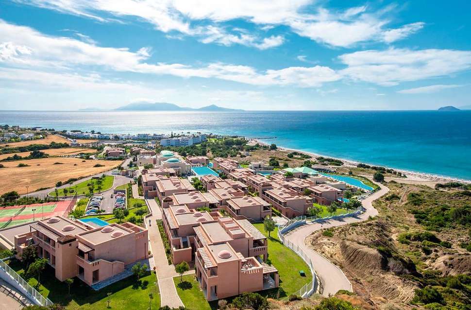 Een foto van de buitenkant van Atlantica Belvedere Resort