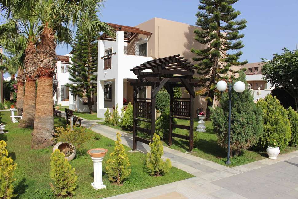 Een foto van de buitenkant van Gaia Village Hotel